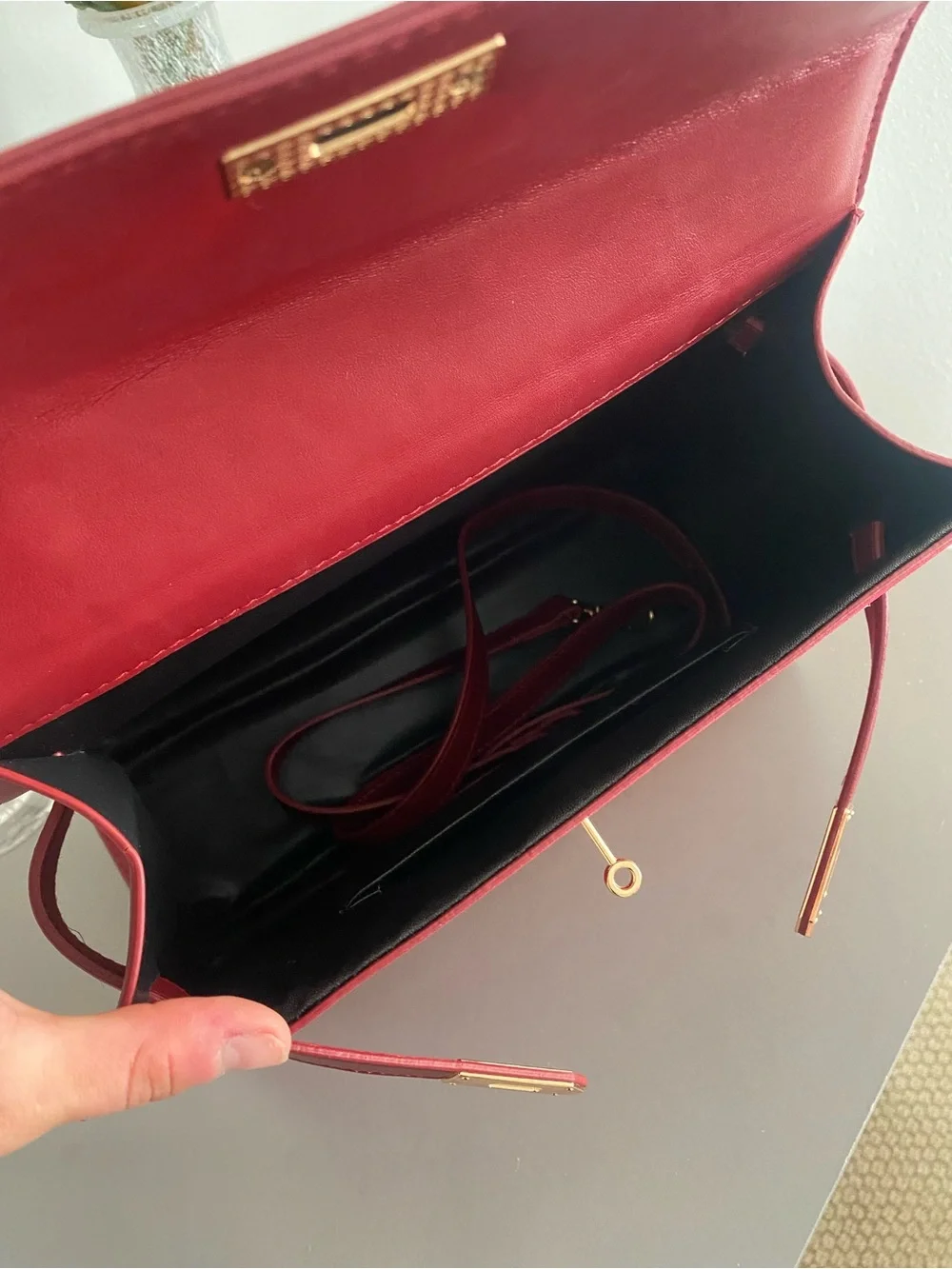 Elegant Burgundy Red Top-Handle Women's Bag w/gold accent/NWOT/NEVER USED